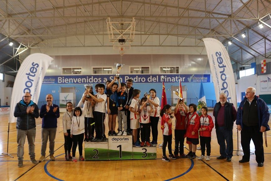 Podio en la final de bádminton escolar de los tres centros educativos torreños3 Podio en la final de bádminton escolar de los tres centros educativos torreños3