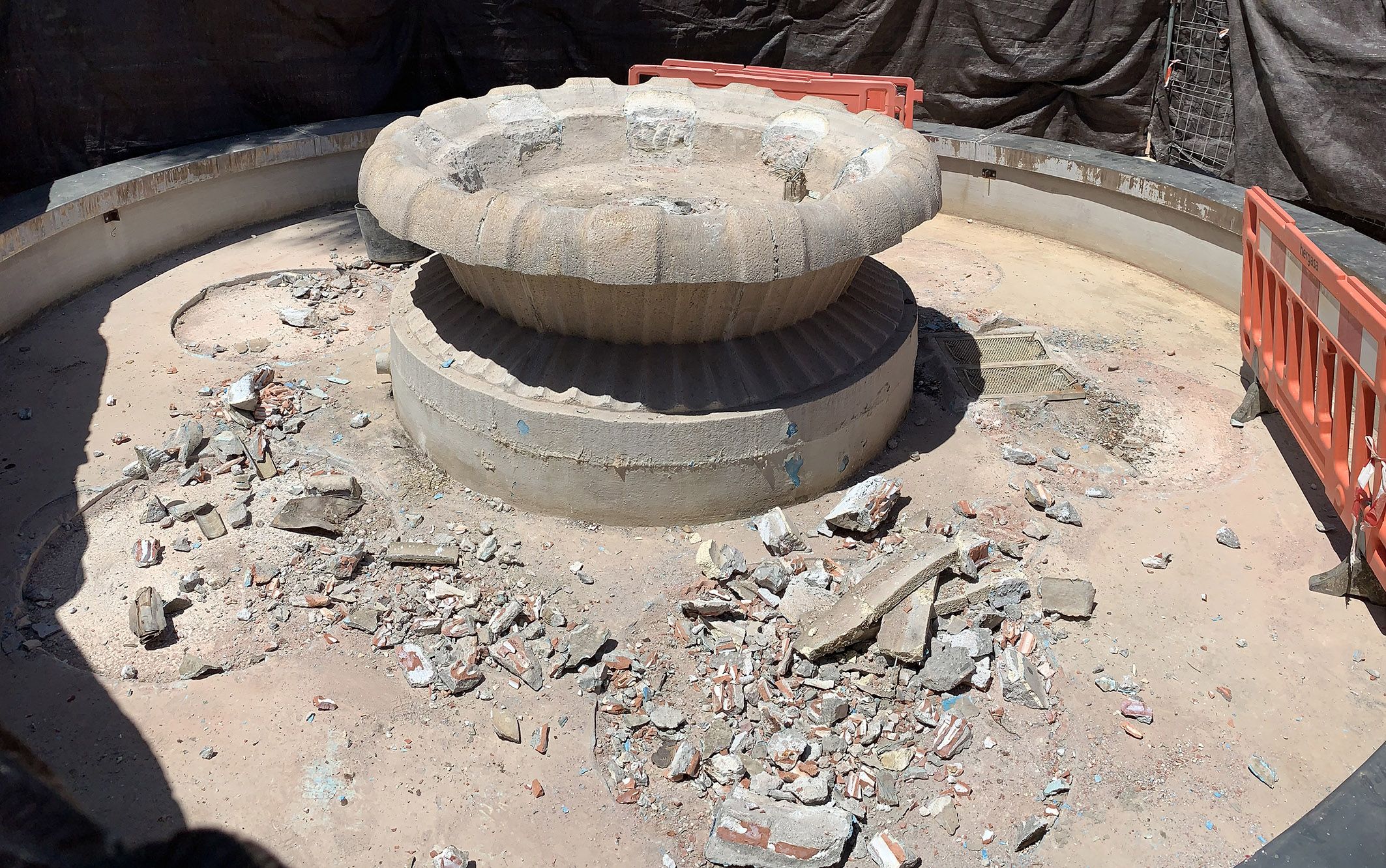 Comienzan las obras de arreglo de las fuentes de las calles Mula y Mayor3