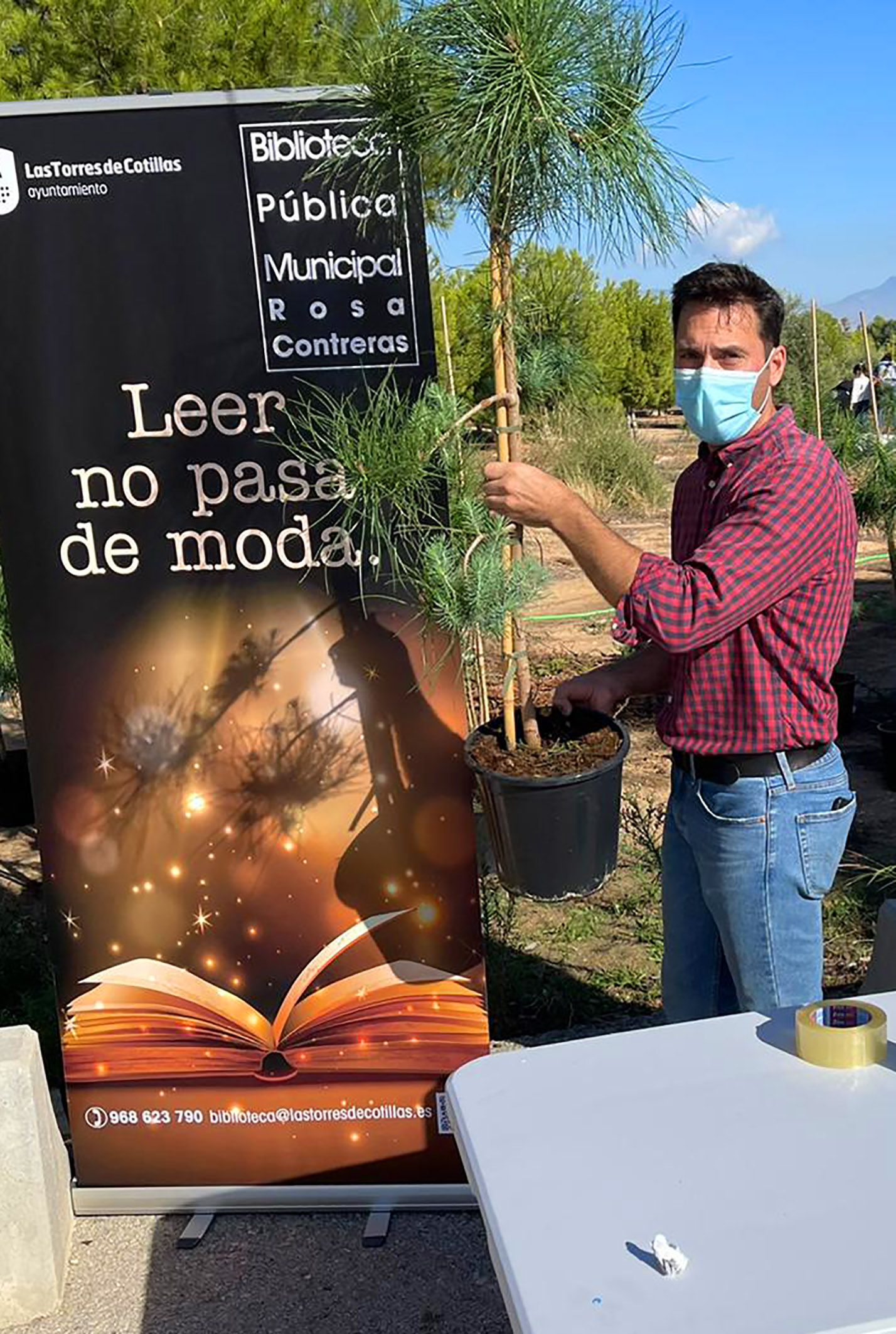 Una jornada familiar de plantación de árboles para celebrar el “Día de las Bibliotecas”7