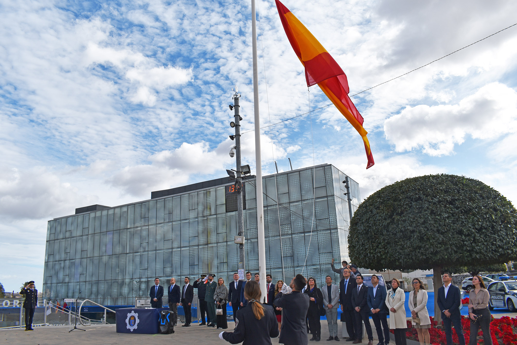 Las Torres de Cotillas estrena el acto de izado de la bandera de España el día de la patrona de la Policía Local