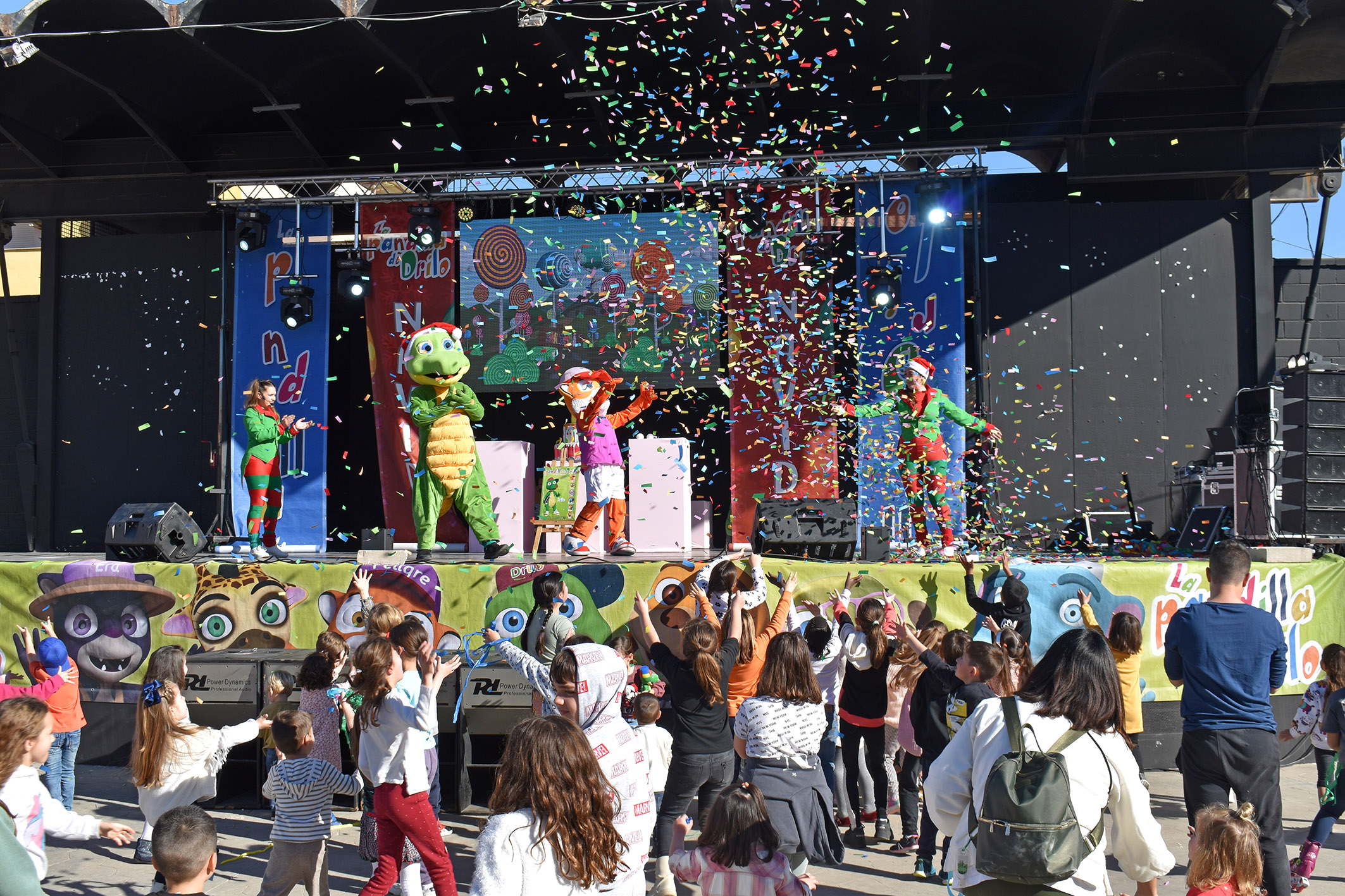 La pandilla de Drilo triunfa con su show en la Navidad torreña