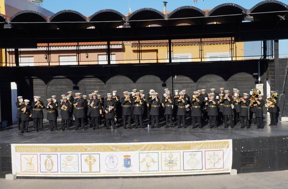 Los tambores y cornetas torre+¦os dan la bienvenida a la Semana Santa local5