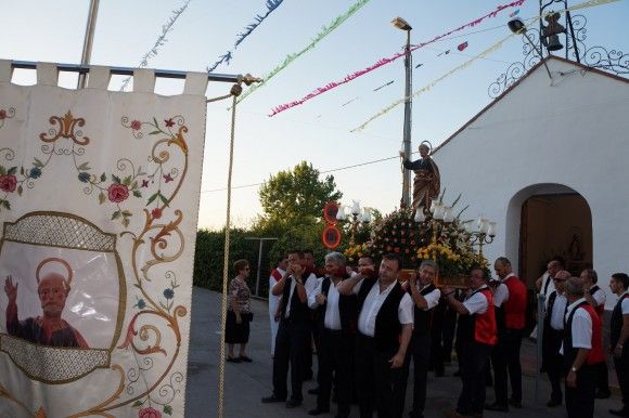 El barrio de San Pedro torre+¦o homenaje+¦ a su patr+¦n en sus tradicionales fiestas - procesi+¦n