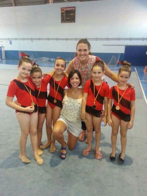 Gran fiesta de fin de curso de la escuela de gimnasia r+¡tmica torre+¦a