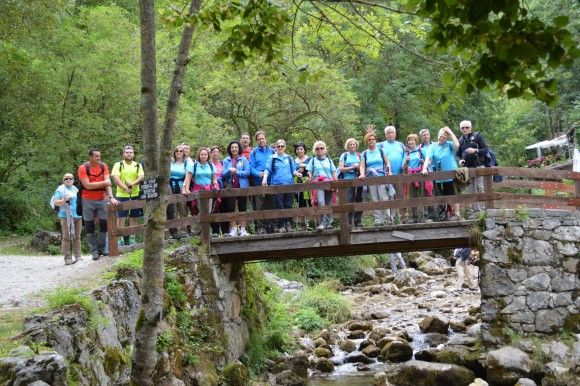 Los miembros de la asociación “Los Peregrinos” torreña visitaron Asturias