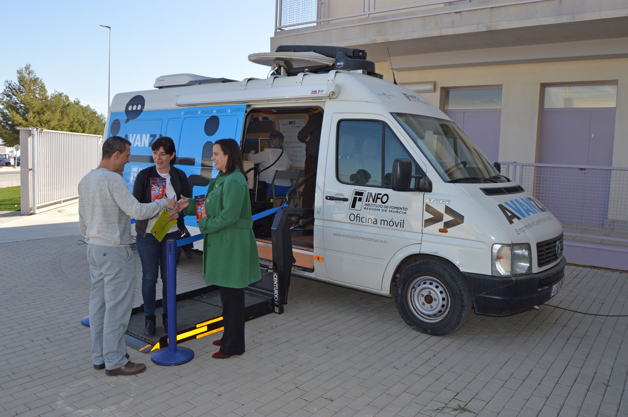 Nueva visita del INFOmóvil para prestar sus servicios en Las Torres de Cotillas2