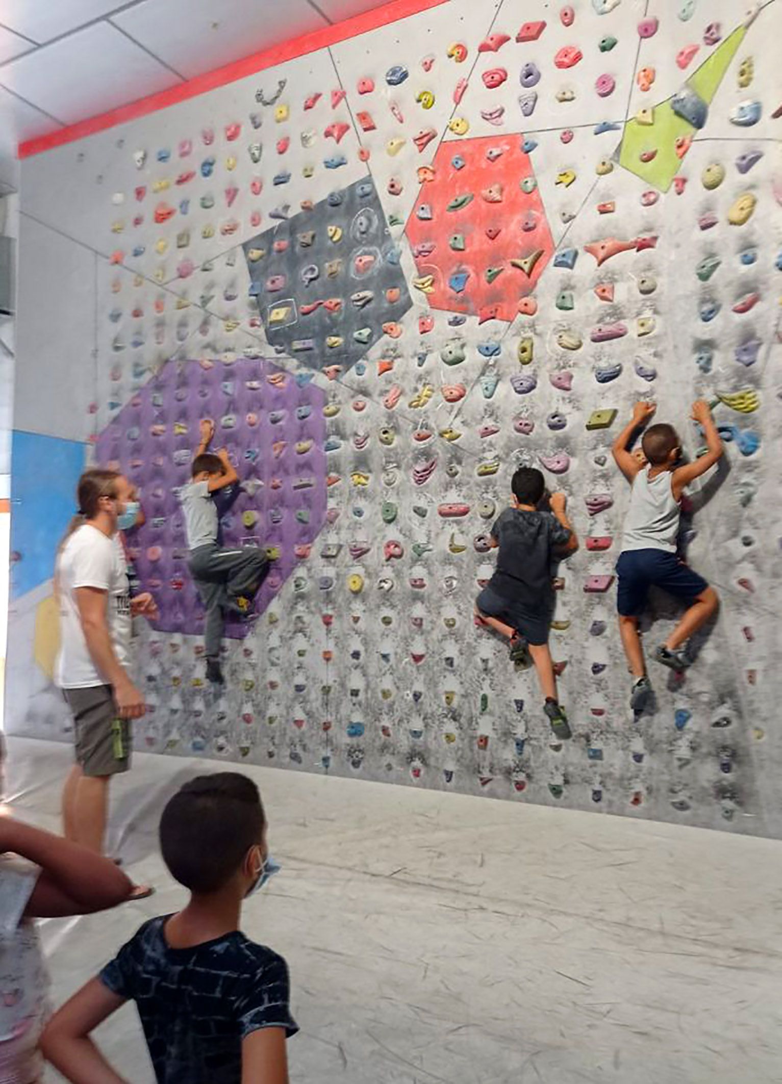 Más de 40 menores del barrio del Carmen disfrutan de su escuela de verano de la mano de la asociación Columbares