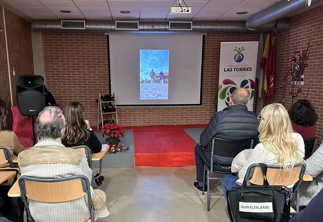 Los alumnos de marketing y publicidad del IES La Florida colaboran en una campaña publicitaria con el Área Comercial Las Torres 