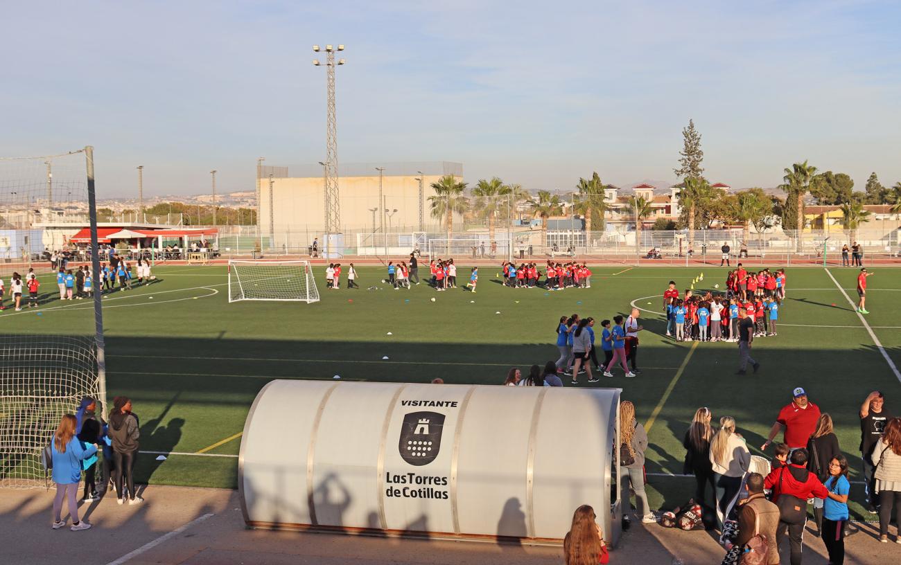 La jornada “For Fun” de la FFRM formenta el fúbol femenino en el Onofre Fernández Verdú