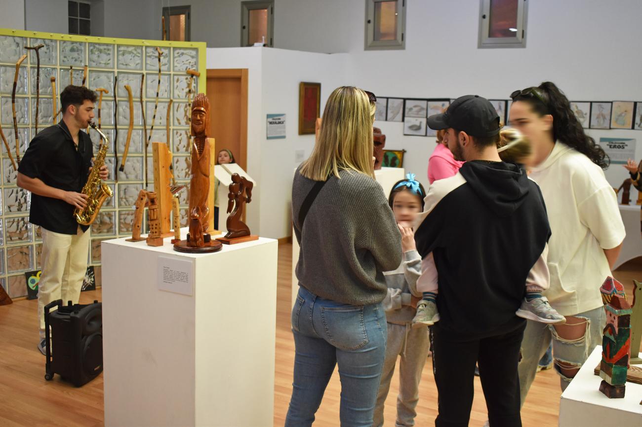 Ramón Falomir, protagonista en el Centro de Jóvenes Artistas con su exposición “El parkinson no ha parado mi arte”